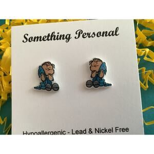 Linus with Blanket Post Earrings - Charlie Brown & The Gang